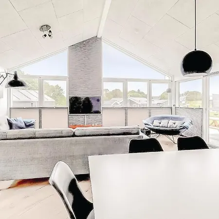 4 Bedroom Awesome In Haderslev 別荘